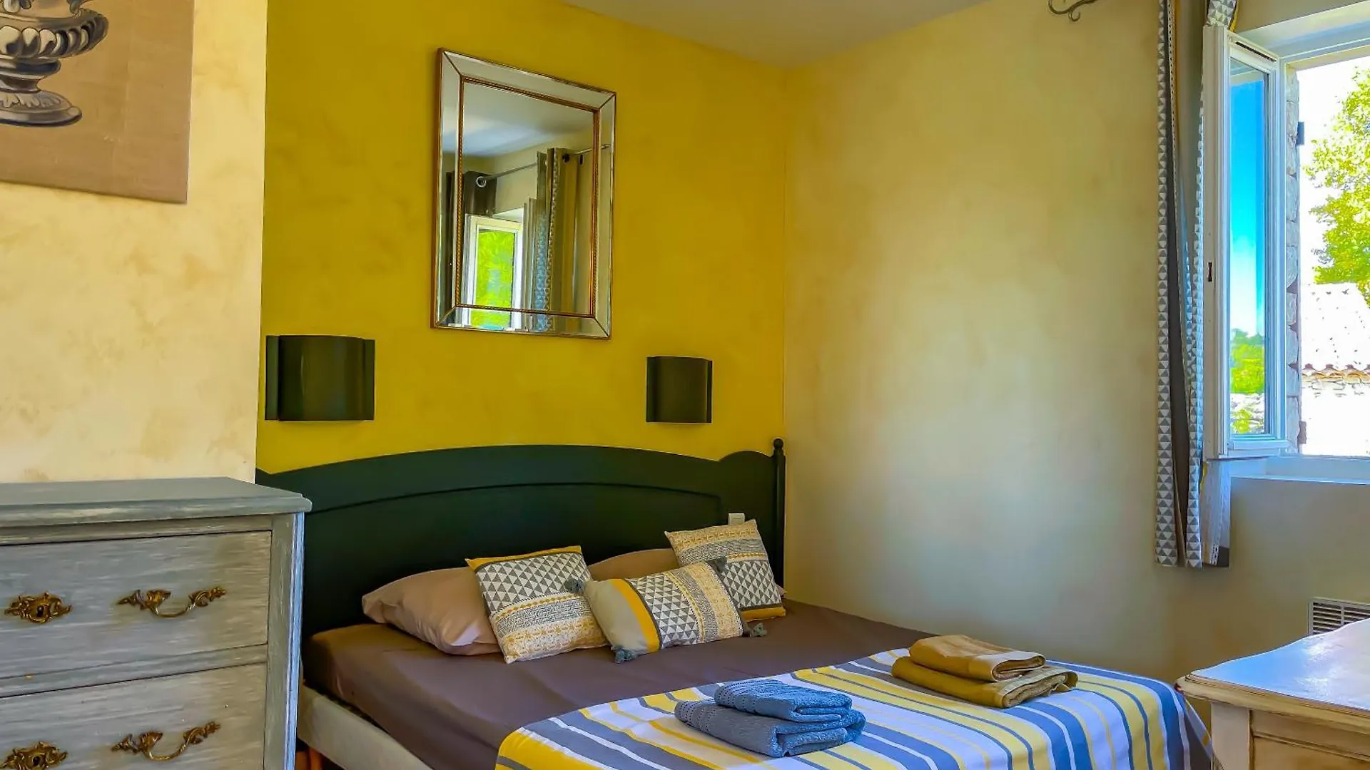 Bastidon A Gordes Avec Piscine Apartment
