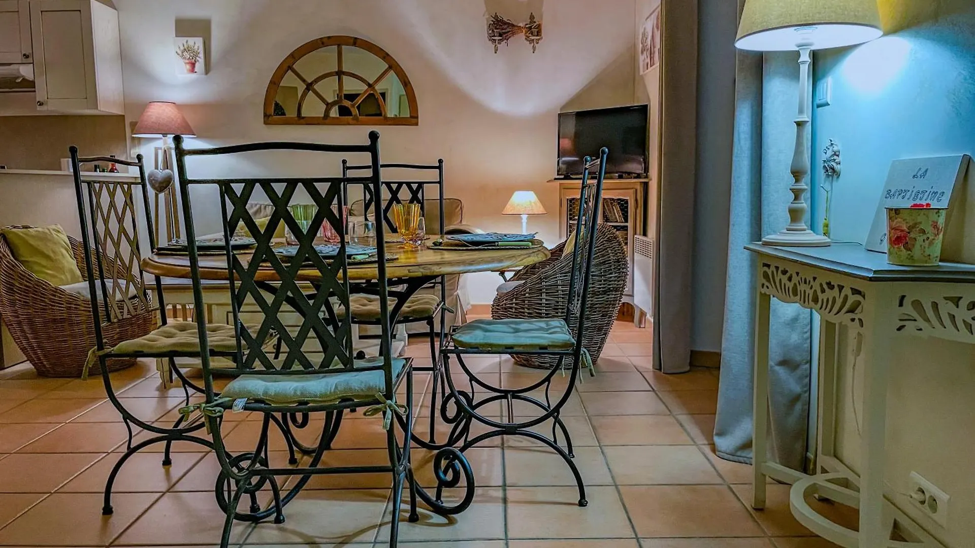 Bastidon A Gordes Avec Piscine Apartment